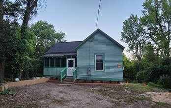 Building Photo - 702 Violet St