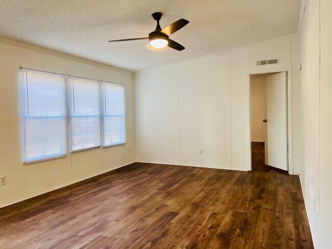 Building Photo - 4BR Home - Recently Updated - Available Soon!