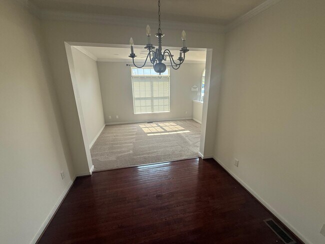 Building Photo - 446 Kingscote Ln