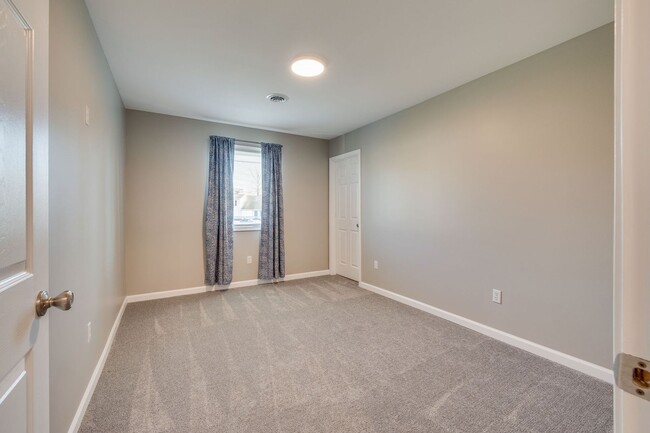 Building Photo - Gorgeous 3 br/2.5 bath Condo in Abingdon VA