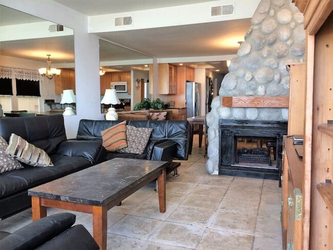 Building Photo - 3237 Ocean Front Walk