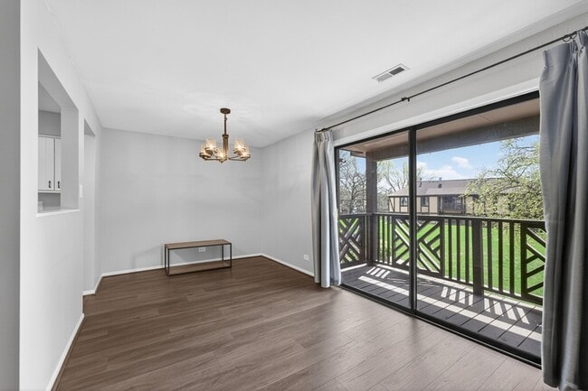 Building Photo - 1700 Lakecliffe Dr