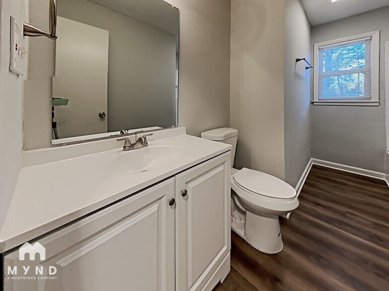 Building Photo - 6600 Barrington Dr