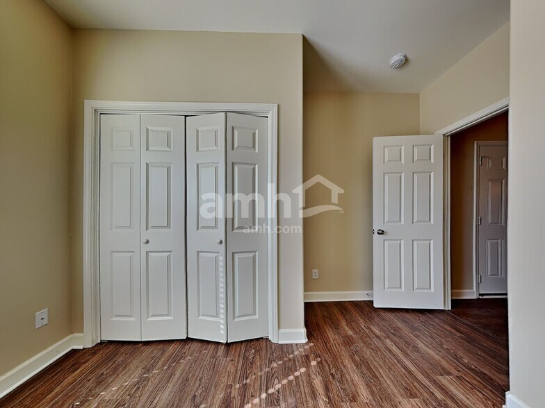 Building Photo - 24 Chapel Lk N