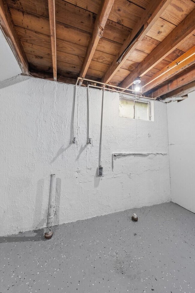 Building Photo - 8515 Jenny Dr