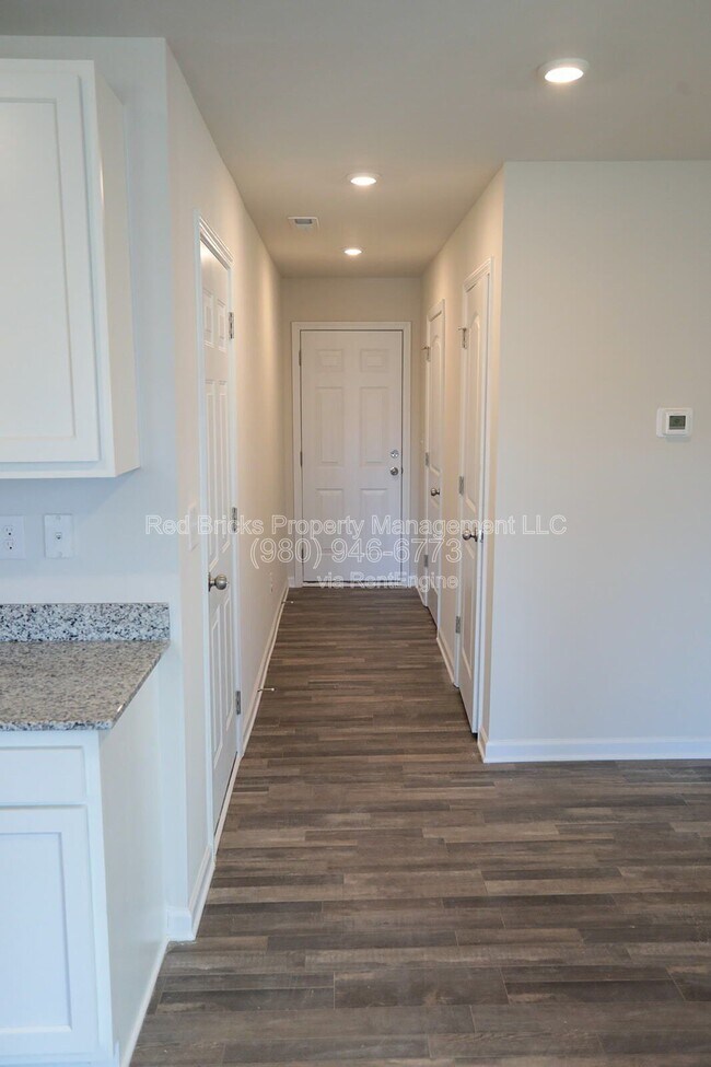 Building Photo - 230 Winston Ln