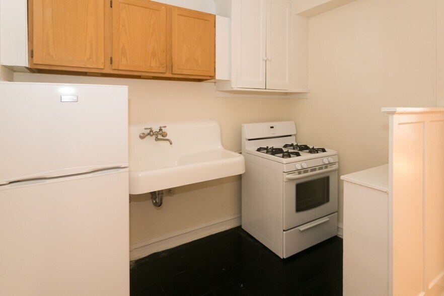 Building Photo - 1211 W Elmdale Ave