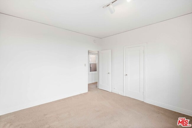 Building Photo - 643 S Detroit St