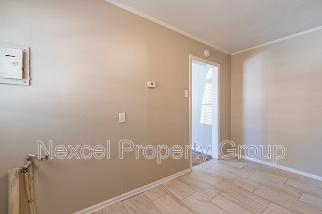 Building Photo - 1677 Echles St