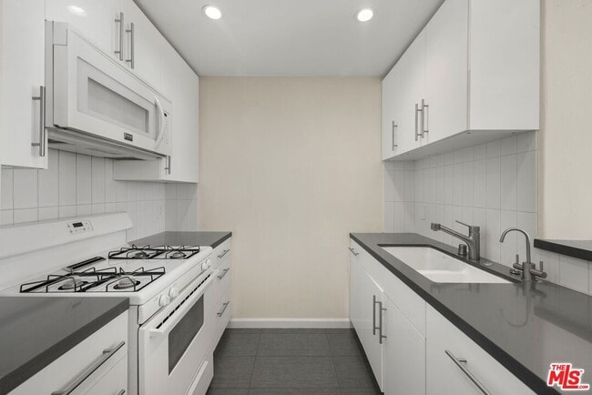 Building Photo - 1240 S Corning St