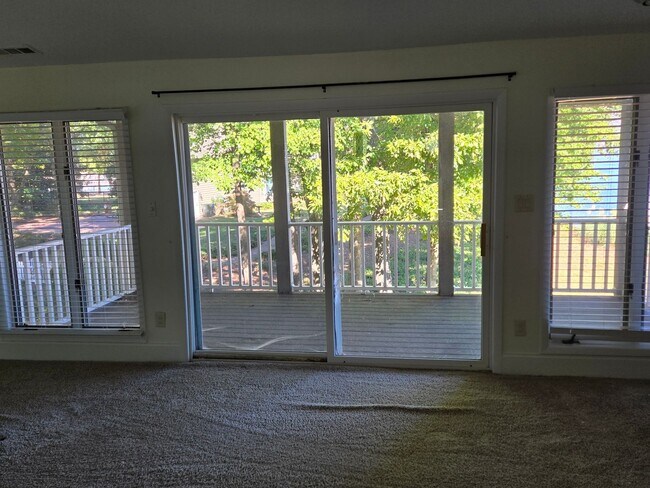 Building Photo - 7401 Mariner Cove Dr