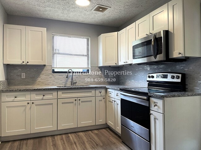 Primary Photo - 4403 HARLOW BLVD, Jacksonville, FL 32210