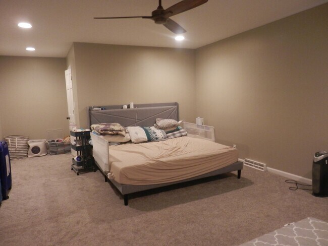 Building Photo - Spectacular 5 Bed 3 Bath With Amazing View...