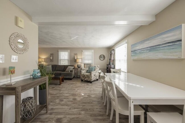 Building Photo - 16 Grasshopper Ln