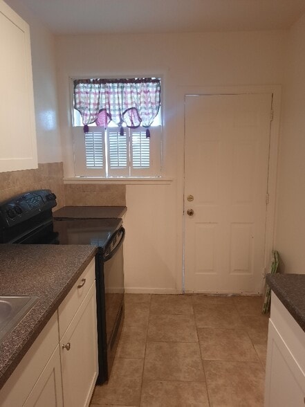 Building Photo - 512 Phoenix Ave