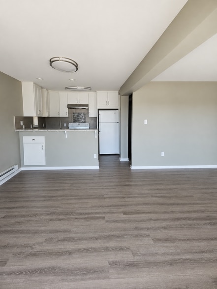 Building Photo - 8825 N Harborview Dr