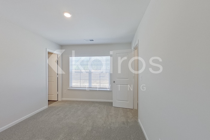 Building Photo - 2495 Banyon Cir