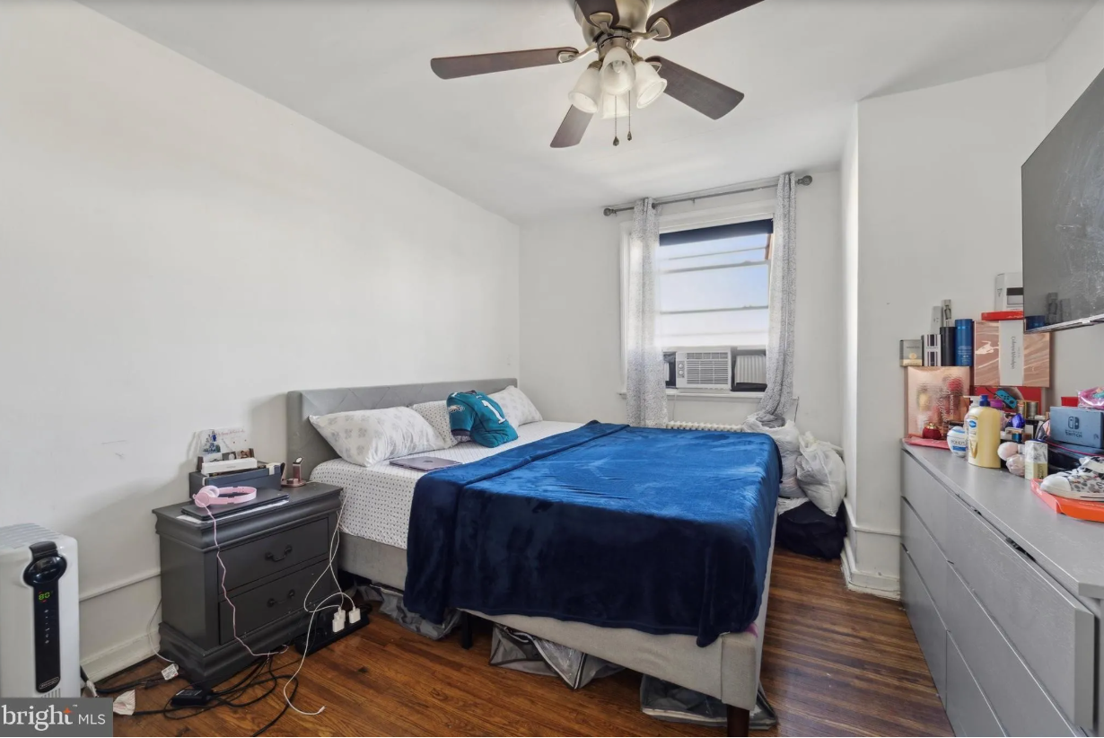 Master Bedroom - 339 E Essex Ave