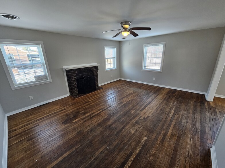 Building Photo - 105 Indiana Ln