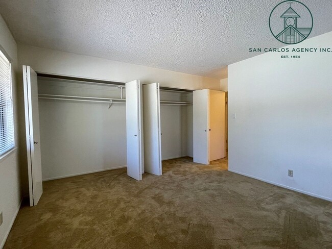 Building Photo - Two Bed Home in Country Club Gate Community