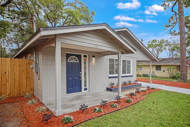 Building Photo - 237 N Bowlan St