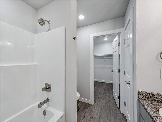 Building Photo - 6407 NW Kathleen St