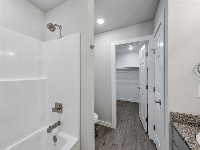 Building Photo - 6609 NW Altus St