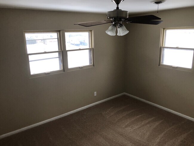 Building Photo - 4305 Sioux Ln