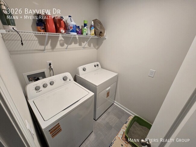 Building Photo - 3026 Bayview Dr