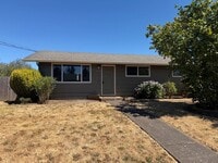 Building Photo - 3-bedroom, 1 bath duplex with garage!