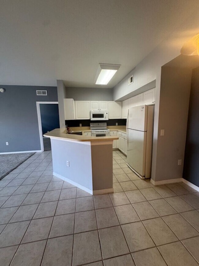 Building Photo - 2 bedroom 2 bathroom Condo in Gardens at Beachwalk