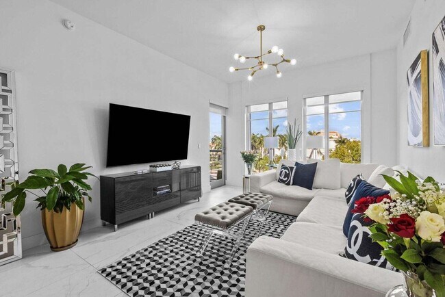 Building Photo - 155 E Boca Raton Rd