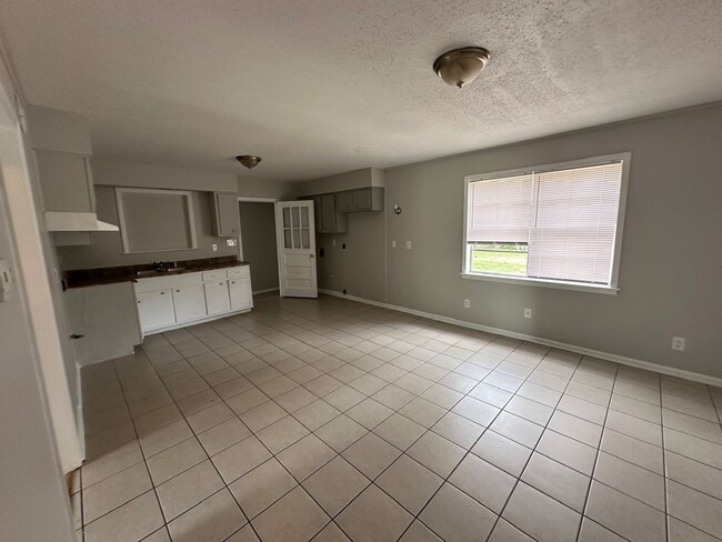 Building Photo - 4212 Cochese Rd