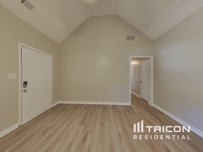 Building Photo - 280 Chestnut Dr