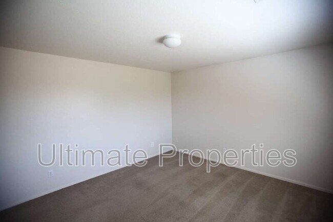 Building Photo - 2215 N 92nd Glen