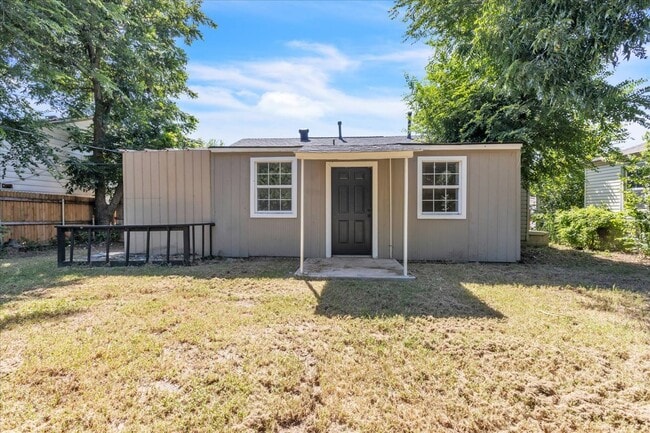 Building Photo - 4604 N Rockwell Ave