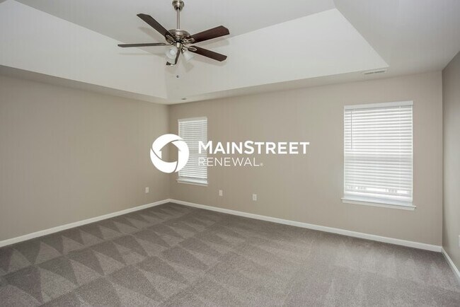 Building Photo - 4 Bedroom Pet-Friendly Home in Charlotte, NC with Main Street Renewal