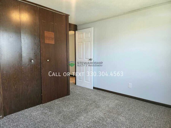Building Photo - 930 N Ella St