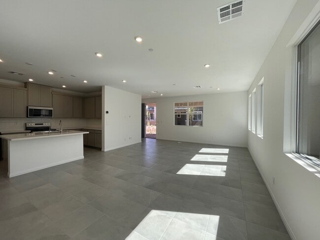 Building Photo - 3 BED 2.5 BATH 2 CAR GARAGE TOWNHOME FOR RENT IN CADENCE MASTER PLANNED COMMUNITY