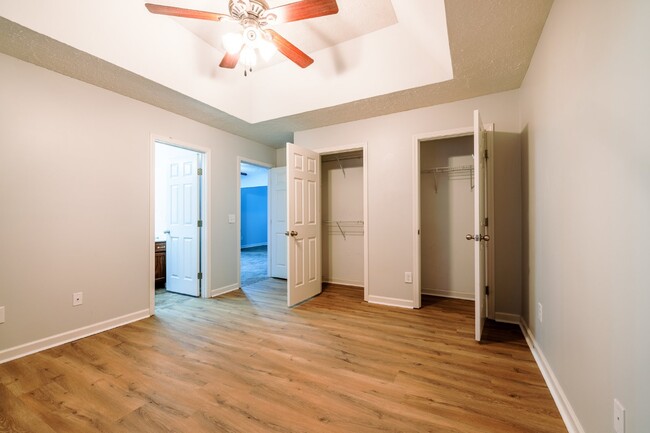 Building Photo - NOW AVAILABLE!!  Quaint 3 Bed, 2 Bath Home...