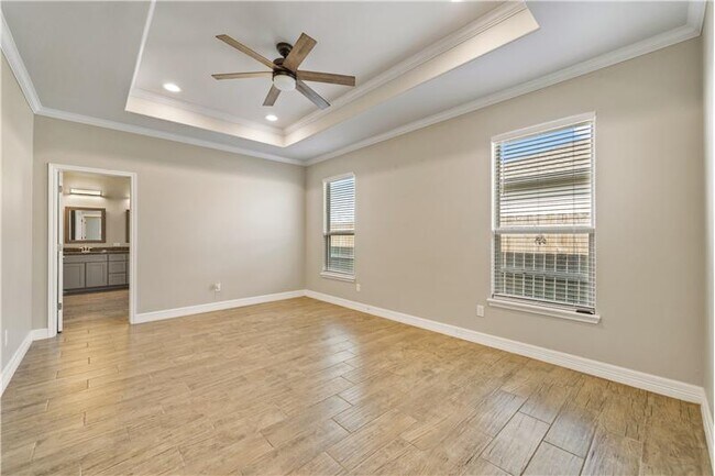 Building Photo - 7721 Dove Holw Dr