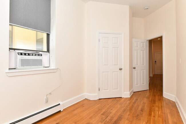 Building Photo - 1115 Willow Ave