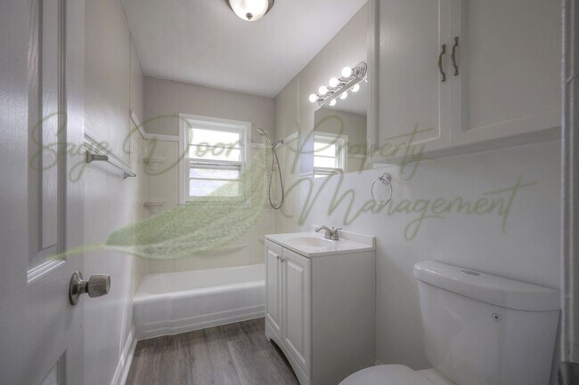 Building Photo - SMALL TOWN LIVING!!!