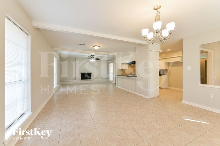 Building Photo - 214 Oakwood Dr