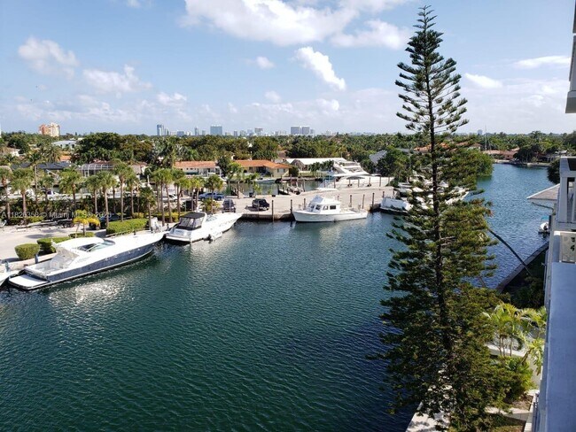 Building Photo - 13155 Ixora Ct