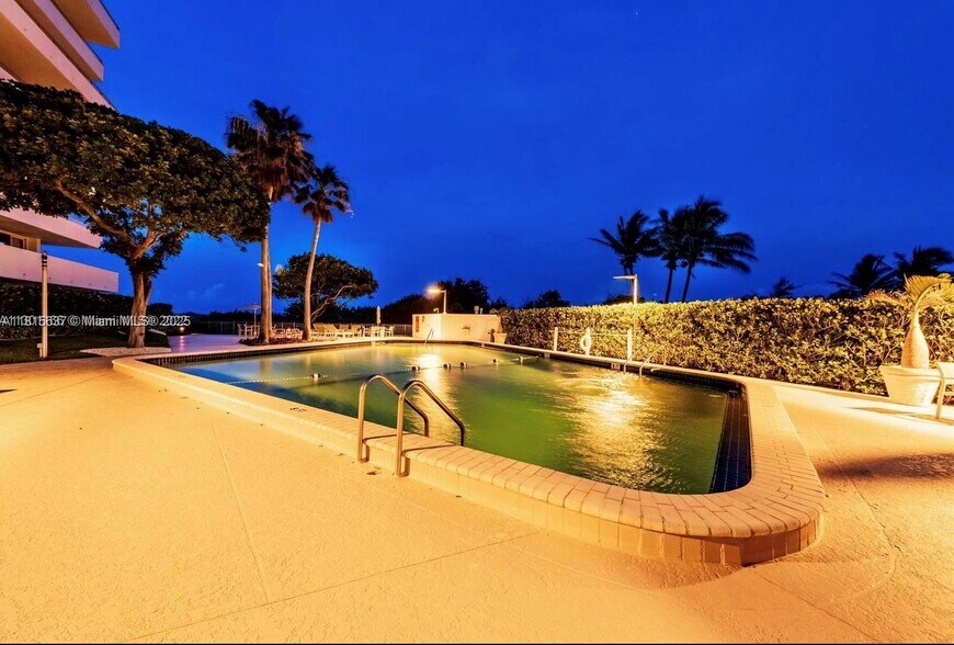 Building Photo - 177 Ocean Lane Dr