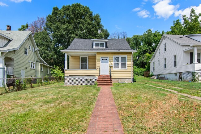 Building Photo - Single Home in Baltimore City!