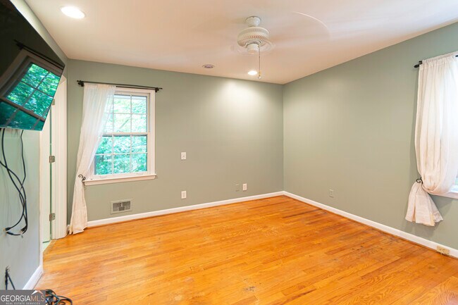 Building Photo - 2535 Melinda Dr NE