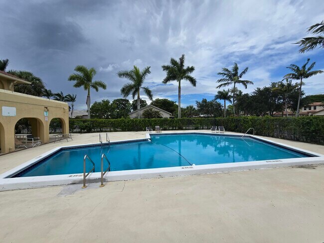 Building Photo - 10710 La Placida Dr