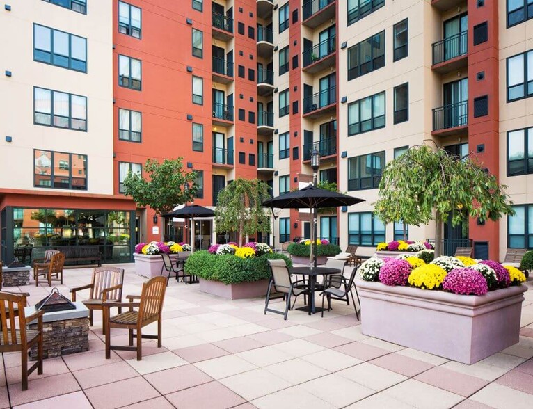 courtyard-firepits-and-seating2 - Merritt River Apartments